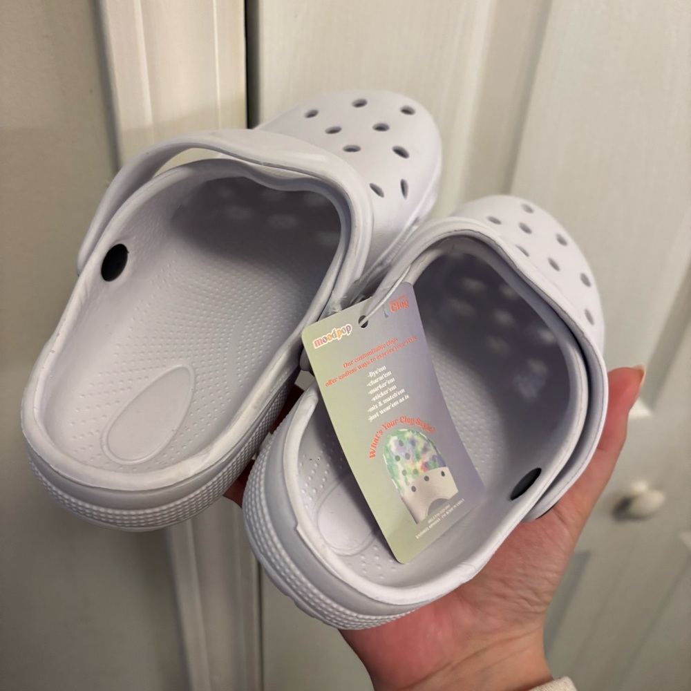 Kid’s White Clogs 13/1 - Picture 3 of 9
